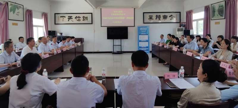 市中心医院和市蚕种场有限公司联合开展党建+科普活动