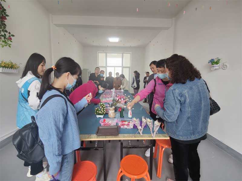 市委党校工会一行赴市蚕种场有限公司 开展“传承蚕丝文化，体验采···